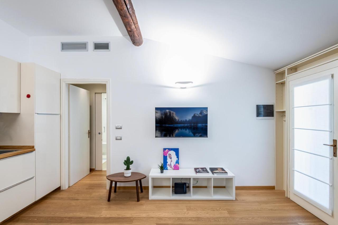 Easylife - Romantico Appartamento Sulla Darsena ミラノ エクステリア 写真